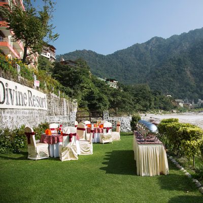 Divine-Rishikesh-River-Side-Banquet